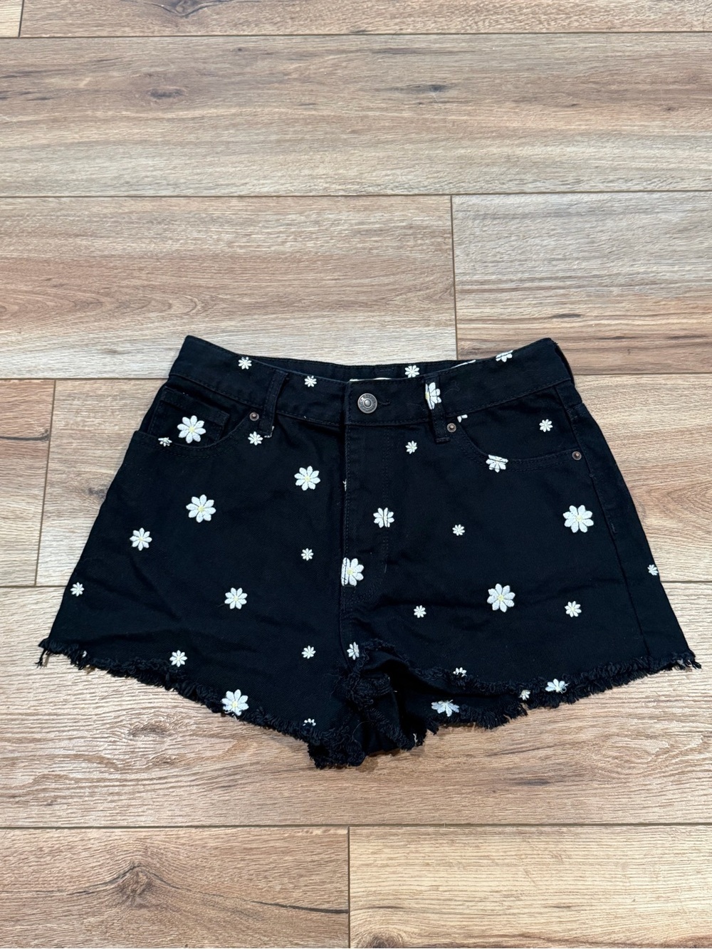 PacSun Black High Rise Festival Denim Shorts with White Daisy Embroidery Size 25